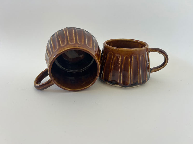 Ribbed mug | Golden brown