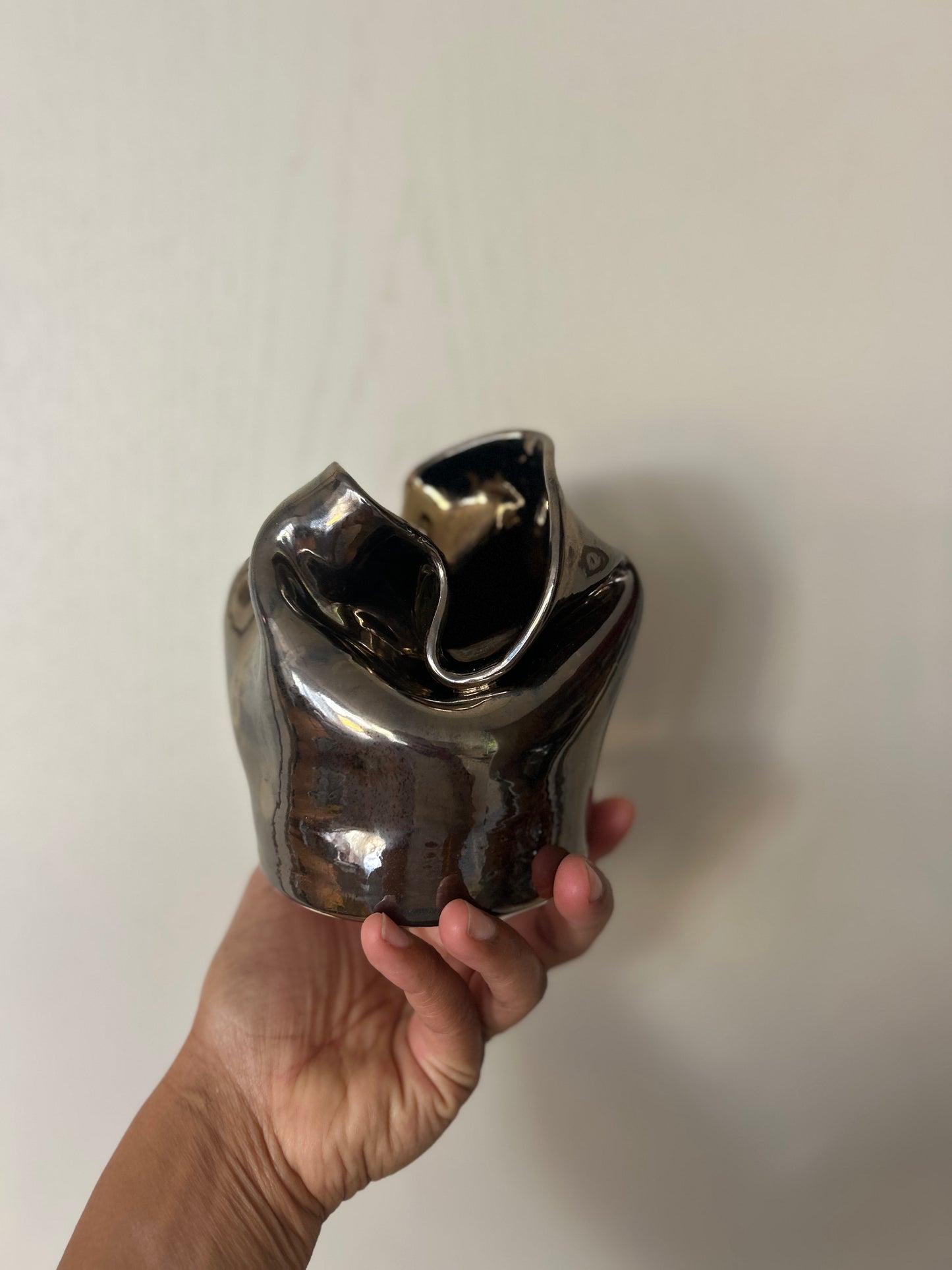 Wave vase | Gold crackle | small