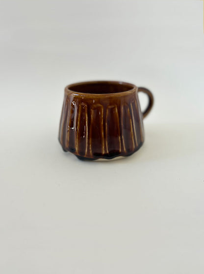 Ribbed mug | Golden brown
