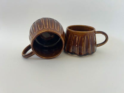Ribbed mug | Golden brown